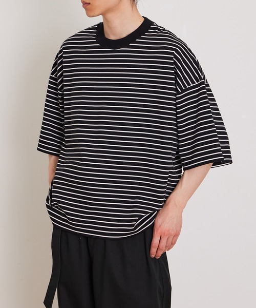 ADAM ET ROPE'（アダムエロペ）の「スーピマコットン 32Gポンチ ロイヤルクール オーバーサイズ ボーダー Tシャツ（Tシャツ/カットソー・メンズ・ブラック/ブラック系その他2・L/M）」の2枚目の写真