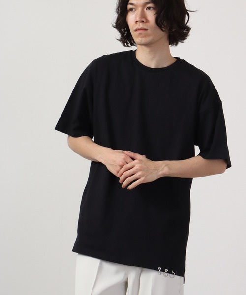 REGIEVO(レジエボ)の「REGIEVO 袖ピアス付き半袖Tシャツ(Tシャツ/カットソー・メンズ・ブラック/オフホワイト・L/M)」の2枚目の写真