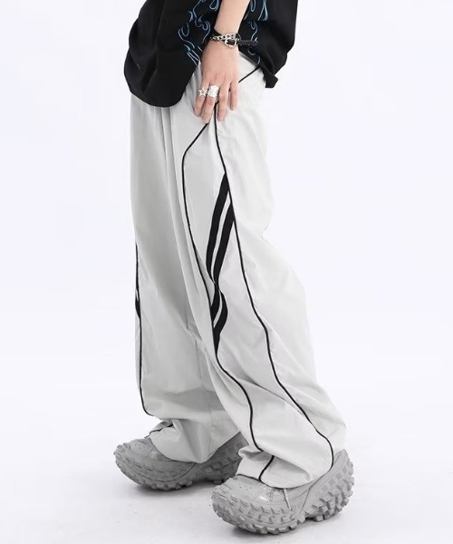 Vipoa（ヴィポア）の「パイピングラインナイロントラックパンツ（その他パンツ・レディース・ブラック/グレー系その他・FREE）」の19枚目の写真