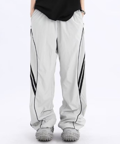 Vipoa（ヴィポア）の「パイピングラインナイロントラックパンツ（その他パンツ・レディース・ブラック/グレー系その他・FREE）」の20枚目の写真