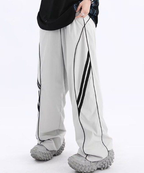 Vipoa（ヴィポア）の「パイピングラインナイロントラックパンツ（その他パンツ・レディース・ブラック/グレー系その他・FREE）」の22枚目の写真