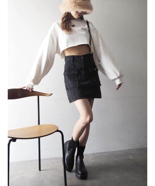 EVRIS（エヴリス）の「クロップドスウェットトップス【セットアップ着用可能】（スウェット・レディース・ホワイト/ブラック/ネイビー・FREE）」の14枚目の写真