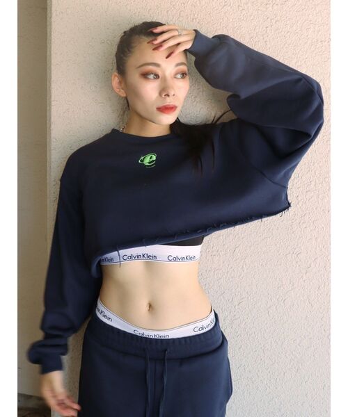 EVRIS（エヴリス）の「クロップドスウェットトップス【セットアップ着用可能】（スウェット・レディース・ホワイト/ブラック/ネイビー・FREE）」の18枚目の写真