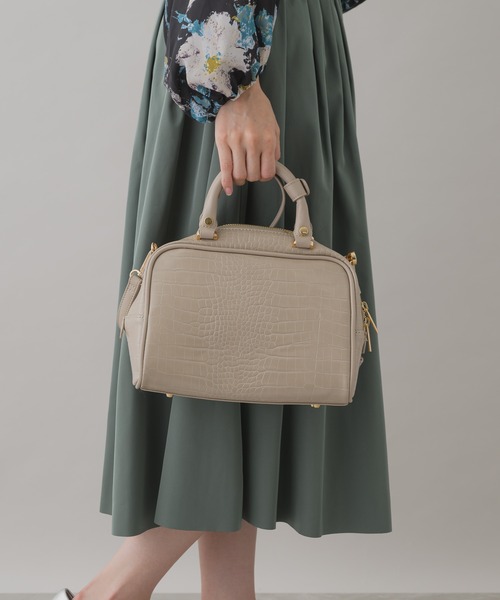 KATHARINE ROSS（キャサリンロス）の「【KATHARINE ROSS】クロコボストンバッグ（ボストンバッグ・レディース・グレイッシュベージュ/ブラック・MEDIUM）」の2枚目の写真