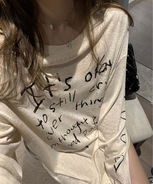 Achic(アシック)の「薄手カジュアル風アイスシルク感オーバーサイズプリントトップス(ニット/セーター・レディース・アイボリー/ブラック・M)」の5枚目の写真