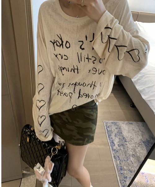 Achic(アシック)の「薄手カジュアル風アイスシルク感オーバーサイズプリントトップス(ニット/セーター・レディース・アイボリー/ブラック・M)」の8枚目の写真