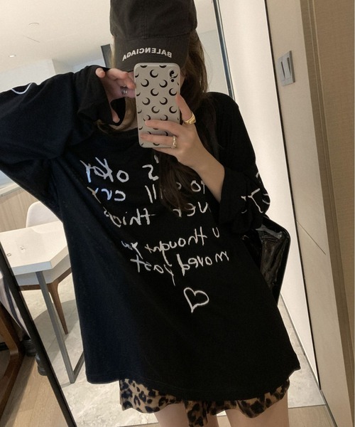 Achic(アシック)の「薄手カジュアル風アイスシルク感オーバーサイズプリントトップス(ニット/セーター・レディース・アイボリー/ブラック・M)」の19枚目の写真
