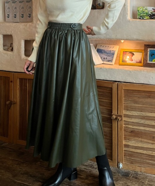 Loco Ocean（ロコオーシャン）の「レザーロングフレアスカート（スカート・レディース・グリーン/モカ・FREE）」の2枚目の写真