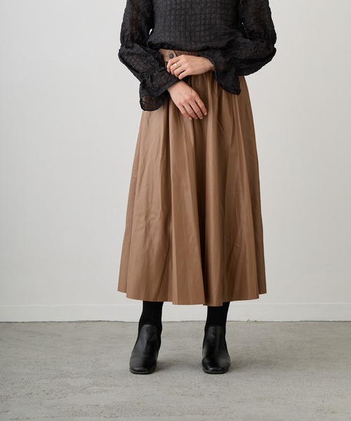 Loco Ocean（ロコオーシャン）の「レザーロングフレアスカート（スカート・レディース・グリーン/モカ・FREE）」の3枚目の写真