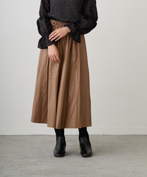 Loco Ocean（ロコオーシャン）の「レザーロングフレアスカート（スカート・レディース・グリーン/モカ・FREE）」の4枚目の写真