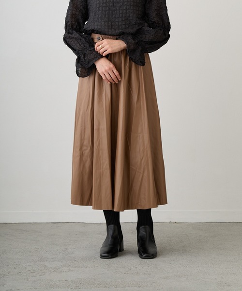 Loco Ocean（ロコオーシャン）の「レザーロングフレアスカート（スカート・レディース・グリーン/モカ・FREE）」の6枚目の写真