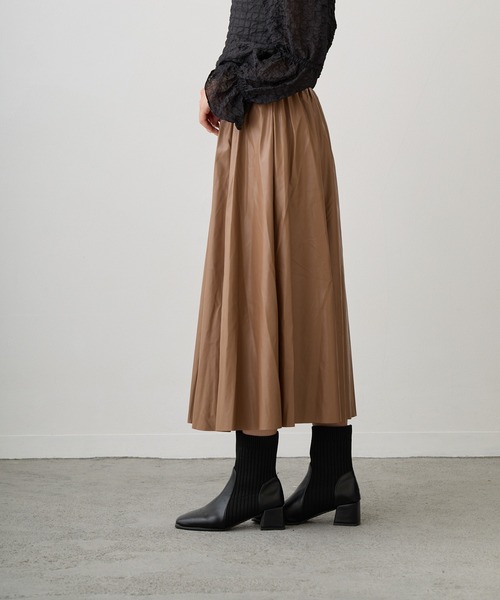 Loco Ocean（ロコオーシャン）の「レザーロングフレアスカート（スカート・レディース・グリーン/モカ・FREE）」の7枚目の写真