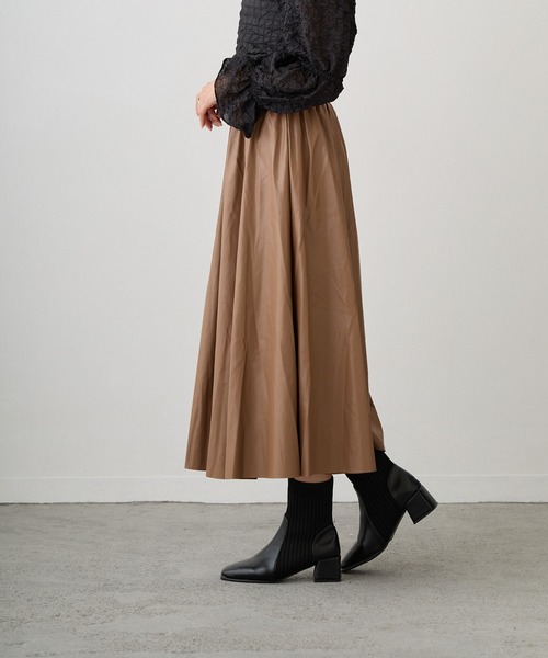 Loco Ocean（ロコオーシャン）の「レザーロングフレアスカート（スカート・レディース・グリーン/モカ・FREE）」の9枚目の写真