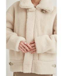 emmi atelier】スタンドカラーボアブルゾンを使った人気ファッション 