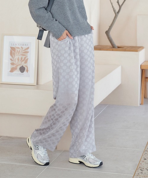 KOBE LETTUCE(コウベレタス)の「楊柳シアードット柄ストレートワイドパンツ(その他パンツ・レディース・ネイビー/ブラック/グレー・M)」の6枚目の写真