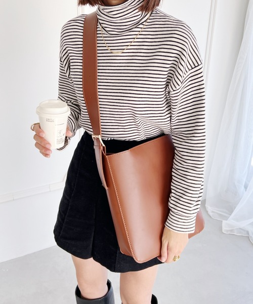 wears(ウェアーズ)の「【A4サイズ収納可】ポーチ付きバケツショルダー(ショルダーバッグ・レディース・ブラック/ブラウン・FREE)」の2枚目の写真
