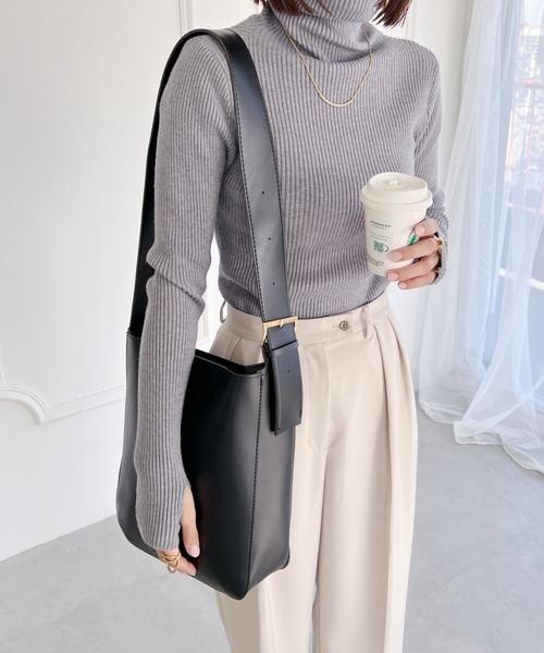 wears(ウェアーズ)の「【A4サイズ収納可】ポーチ付きバケツショルダー(ショルダーバッグ・レディース・ブラック/ブラウン・FREE)」の20枚目の写真