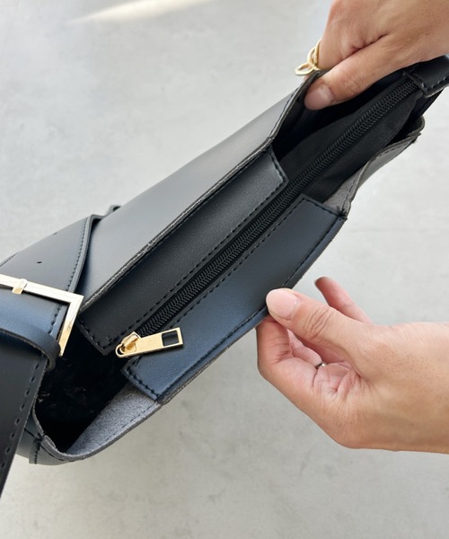 wears(ウェアーズ)の「【A4サイズ収納可】ポーチ付きバケツショルダー(ショルダーバッグ・レディース・ブラック/ブラウン・FREE)」の9枚目の写真