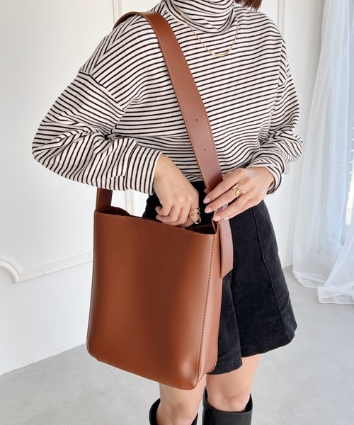 wears(ウェアーズ)の「【A4サイズ収納可】ポーチ付きバケツショルダー(ショルダーバッグ・レディース・ブラック/ブラウン・FREE)」の13枚目の写真