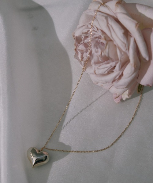 EIMY ISTOIRE（エイミーイストワール）の「Plump Heartペンダントネックレス（ネックレス・レディース・ゴールド/シルバー・FREE）」の4枚目の写真