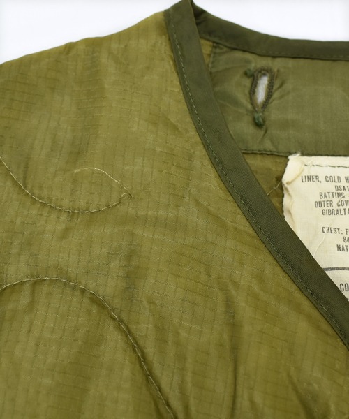 VINTAGE（ヴィンテージ）の「【ヴィンテージ古着】70's ミリタリー キルティング ライナージャケット（ミリタリージャケット・メンズ・カーキ・MEDIUM）」の5枚目の写真
