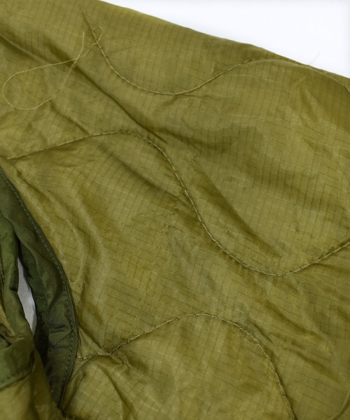 VINTAGE（ヴィンテージ）の「【ヴィンテージ古着】70's ミリタリー キルティング ライナージャケット（ミリタリージャケット・メンズ・カーキ・MEDIUM）」の7枚目の写真