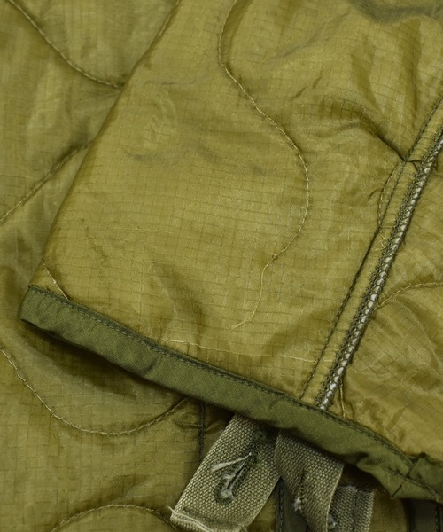 VINTAGE（ヴィンテージ）の「【ヴィンテージ古着】70's ミリタリー キルティング ライナージャケット（ミリタリージャケット・メンズ・カーキ・MEDIUM）」の9枚目の写真