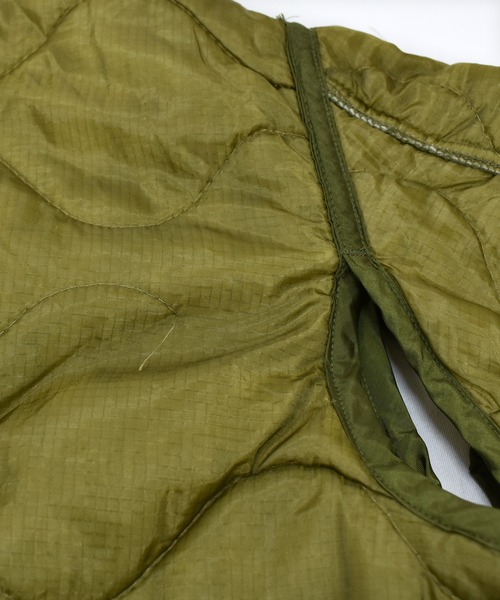 VINTAGE（ヴィンテージ）の「【ヴィンテージ古着】70's ミリタリー キルティング ライナージャケット（ミリタリージャケット・メンズ・カーキ・MEDIUM）」の19枚目の写真