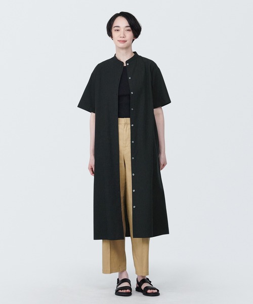 無印良品(ムジルシリョウヒン)の「婦人 涼感 ブロードスタンドカラー半袖ワンピース(ワンピース・レディース・ホワイト/ブルー系9/ブラック・XL/L/M/S/XS)」の2枚目の写真