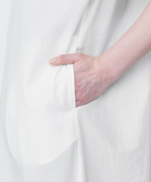 無印良品(ムジルシリョウヒン)の「婦人 涼感 ブロードスタンドカラー半袖ワンピース(ワンピース・レディース・ホワイト/ブルー系9/ブラック・XL/L/M/S/XS)」の8枚目の写真