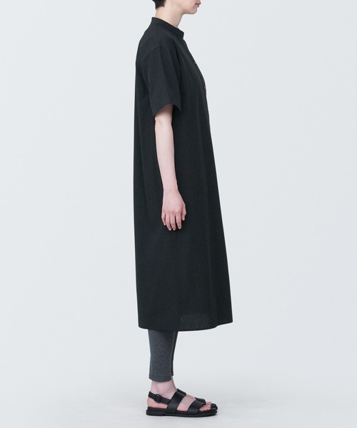 無印良品(ムジルシリョウヒン)の「婦人 涼感 ブロードスタンドカラー半袖ワンピース(ワンピース・レディース・ホワイト/ブルー系9/ブラック・XL/L/M/S/XS)」の12枚目の写真