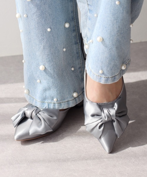 BLUEEAST（ブルーイースト）の「リボン付きバックストラップミュール（パンプス・レディース・シルバー/ブラック・MEDIUM/LARGE）」の16枚目の写真