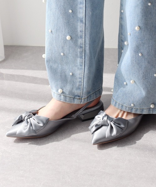 BLUEEAST（ブルーイースト）の「リボン付きバックストラップミュール（パンプス・レディース・シルバー/ブラック・MEDIUM/LARGE）」の15枚目の写真