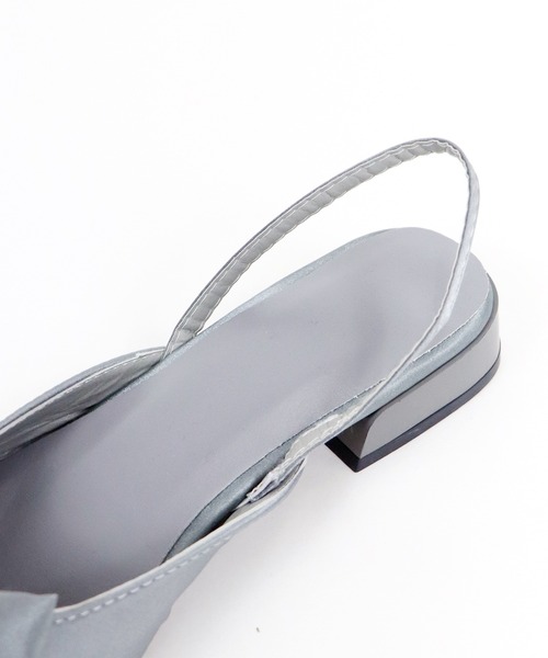 BLUEEAST（ブルーイースト）の「リボン付きバックストラップミュール（パンプス・レディース・シルバー/ブラック・MEDIUM/LARGE）」の6枚目の写真
