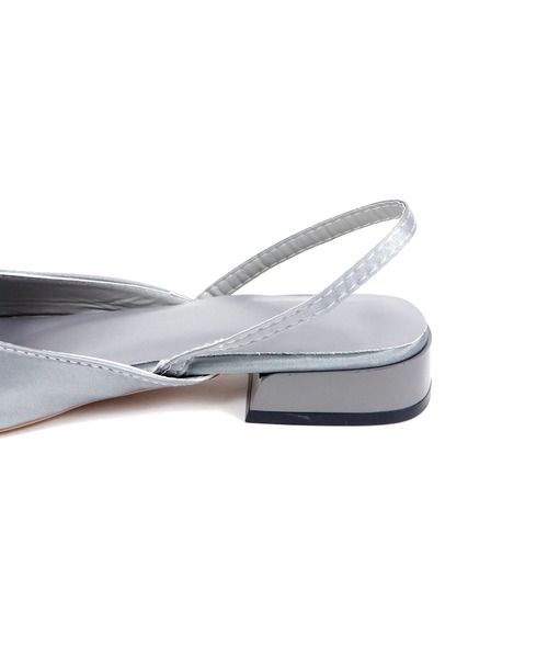 BLUEEAST（ブルーイースト）の「リボン付きバックストラップミュール（パンプス・レディース・シルバー/ブラック・MEDIUM/LARGE）」の3枚目の写真