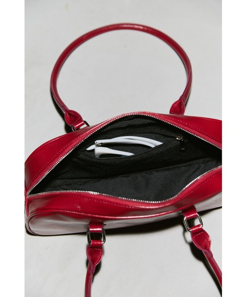 un/neu(アンノイ)の「メタリックオーバルボストン / フェイクレザーバッグ / ペットボトル収納可能(ボストンバッグ・レディース・ピンク/ブラック/ホワイト/レッド/ブラウン・FREE)」の15枚目の写真