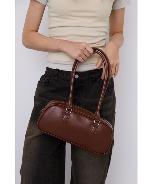 un/neu(アンノイ)の「メタリックオーバルボストン / フェイクレザーバッグ / ペットボトル収納可能(ボストンバッグ・レディース・ピンク/ブラック/ホワイト/レッド/ブラウン・FREE)」の16枚目の写真