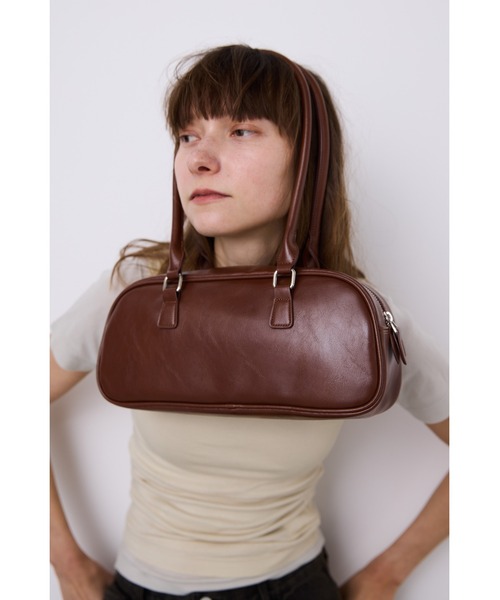 un/neu(アンノイ)の「メタリックオーバルボストン / フェイクレザーバッグ / ペットボトル収納可能(ボストンバッグ・レディース・ピンク/ブラック/ホワイト/レッド/ブラウン・FREE)」の17枚目の写真