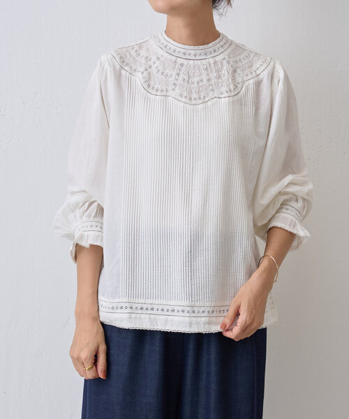 【新品】BEARDSLEY　ビアズリー　リバーレースヨークブラウス　黒 BEARDSLEY（ビアズリー）の「リバーレースヨークブラウス