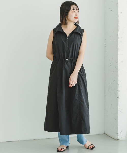 ITEMS URBANRESEARCH(アイテムズ アーバンリサーチ)の「ナイロンハーフジップワンピース(ワンピース・レディース・ブラック/ベージュ・FREE)」の2枚目の写真