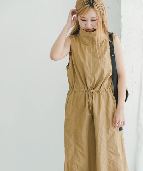 ITEMS URBANRESEARCH(アイテムズ アーバンリサーチ)の「ナイロンハーフジップワンピース(ワンピース・レディース・ブラック/ベージュ・FREE)」の10枚目の写真