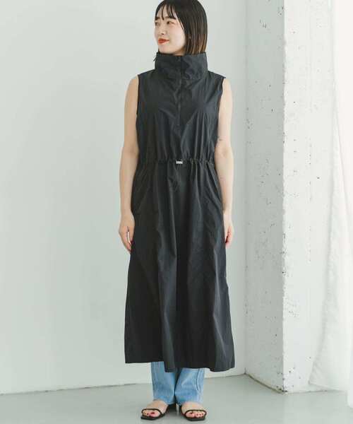 ITEMS URBANRESEARCH(アイテムズ アーバンリサーチ)の「ナイロンハーフジップワンピース(ワンピース・レディース・ブラック/ベージュ・FREE)」の13枚目の写真