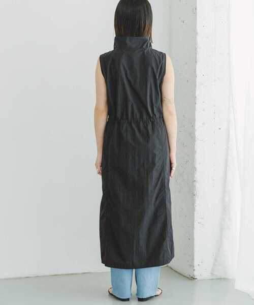 ITEMS URBANRESEARCH(アイテムズ アーバンリサーチ)の「ナイロンハーフジップワンピース(ワンピース・レディース・ブラック/ベージュ・FREE)」の15枚目の写真