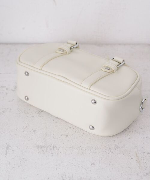 RETRO GIRL（レトロガール）の「スクエアミニボストンBAG（ショルダーバッグ・レディース・シルバー/オフホワイト/ブラック・ONE SIZE）」の12枚目の写真