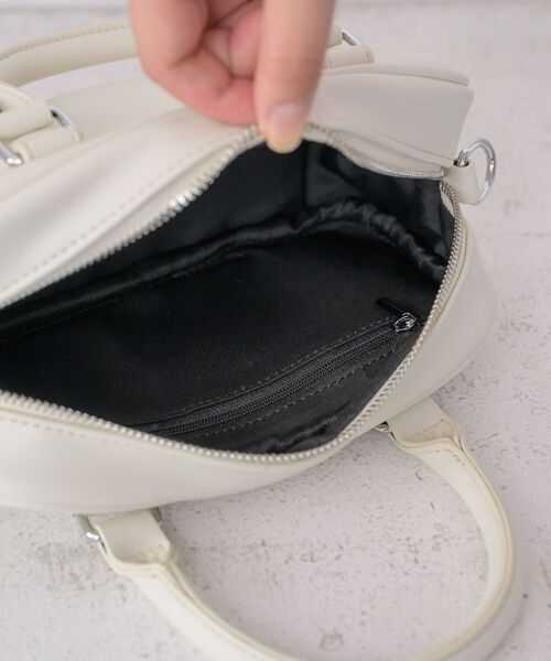 RETRO GIRL（レトロガール）の「スクエアミニボストンBAG（ショルダーバッグ・レディース・シルバー/オフホワイト/ブラック・ONE SIZE）」の15枚目の写真