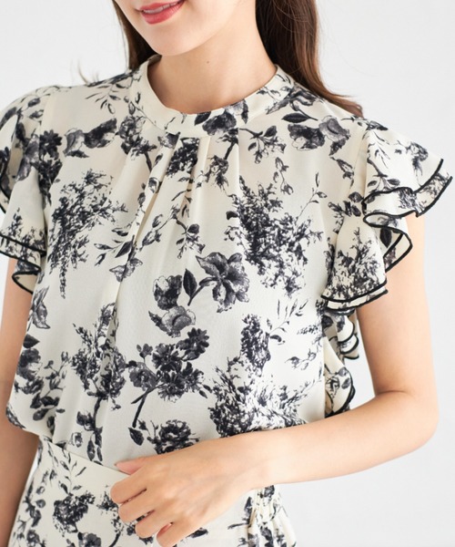 tocco closet(トッコ クローゼット)の「【ZOZO限定】サマーフラワープリントブラウス(シャツ/ブラウス・レディース・オフホワイト/ブルー・M)」の1枚目の写真