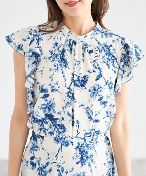 tocco closet(トッコ クローゼット)の「【ZOZO限定】サマーフラワープリントブラウス(シャツ/ブラウス・レディース・オフホワイト/ブルー・M)」の2枚目の写真