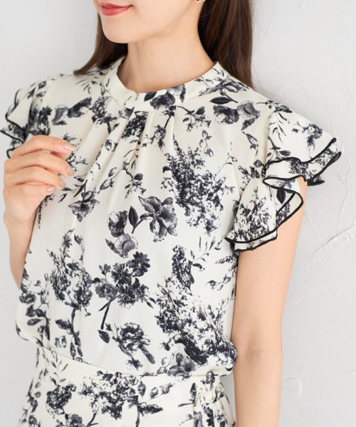 tocco closet(トッコ クローゼット)の「【ZOZO限定】サマーフラワープリントブラウス(シャツ/ブラウス・レディース・オフホワイト/ブルー・M)」の4枚目の写真
