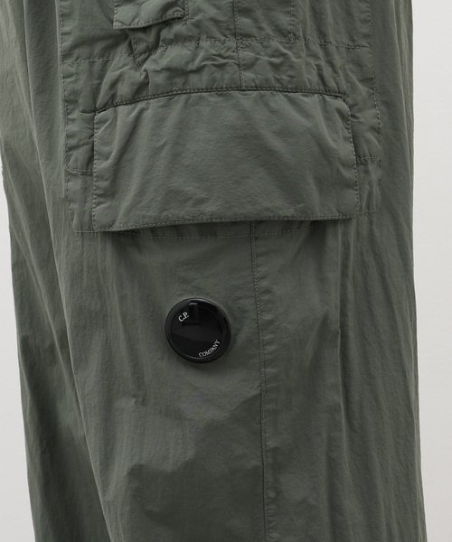 C.P. COMPANY(シーピーカンパニー)の「C.P. Company / シー ピー カンパニー FLATT NYLON OS CARGO PANTS 16CMPA199A(カーゴパンツ・メンズ・グリーン・MEDIUM)」の9枚目の写真