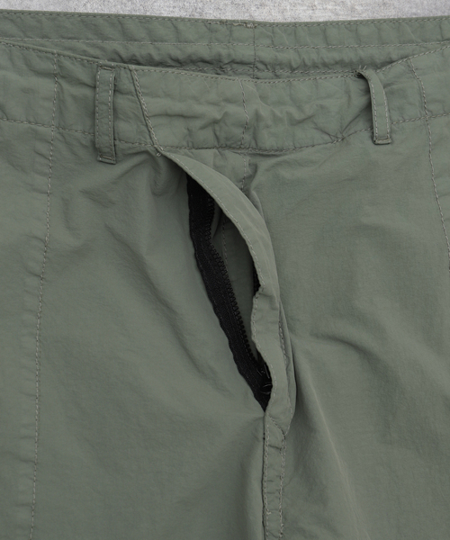 C.P. COMPANY(シーピーカンパニー)の「C.P. Company / シー ピー カンパニー FLATT NYLON OS CARGO PANTS 16CMPA199A(カーゴパンツ・メンズ・グリーン・MEDIUM)」の12枚目の写真
